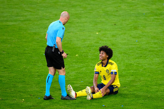 Referee Anthony Taylor and Jens Cajuste of Sweden