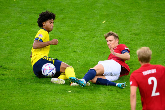 Jens Cajuste of Sweden and Martin Ødegaard of Norway