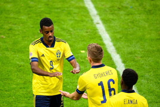 Alexander Isak of Sweden is replaced by Viktor Gyökeres