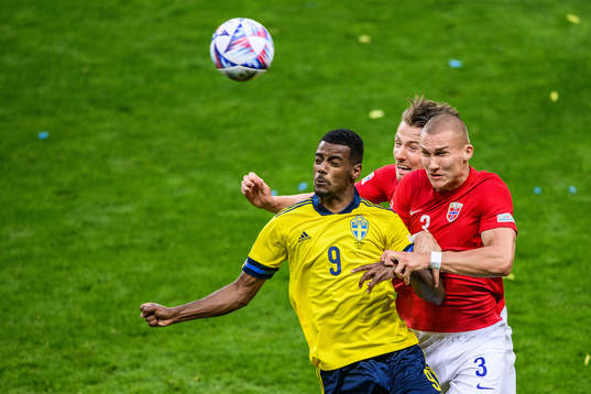 Alexander Isak of Sweden against Leo Skiri Østigård of