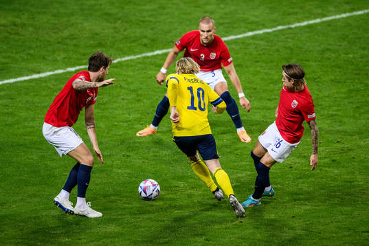 Emil Forsberg of Sweden against Stefan Strandberg, Leo