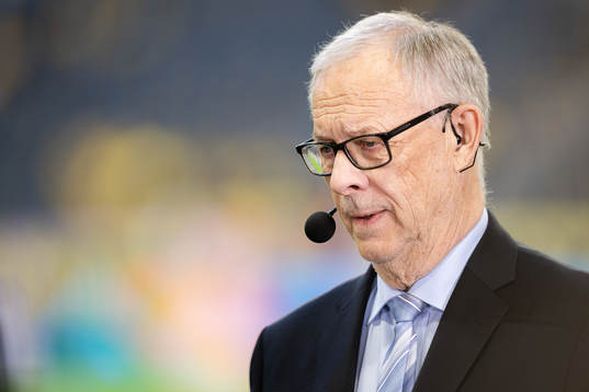 Lars Lagerbäck in the Viaplay studio