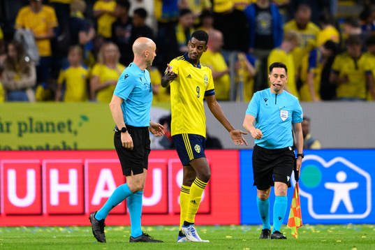 Alexander Isak of Sweden talks to referee Anthony Taylor