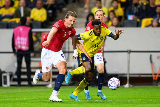 Sander Berge of Norway and Anthony Elanga of Sweden