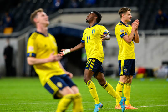 Anthony Elanga of Sweden looks dejected