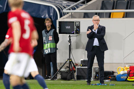 Head coach Janne Andersson of Sweden infront of a VAR screen