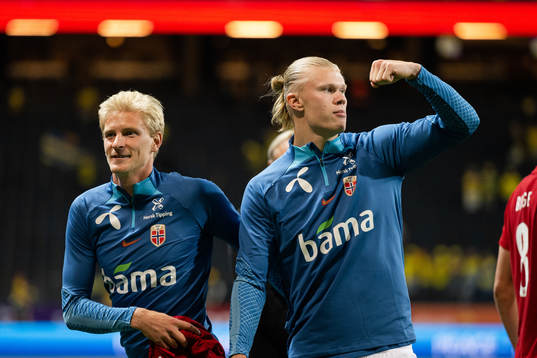 Morten Thorsby and Erling Braut Haaland of Norway celebrate