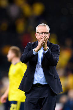 Head coach Janne Andersson of Sweden looks dejected