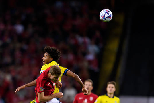 Jens Cajuste of Sweden and Alexander Sørloth of Norway