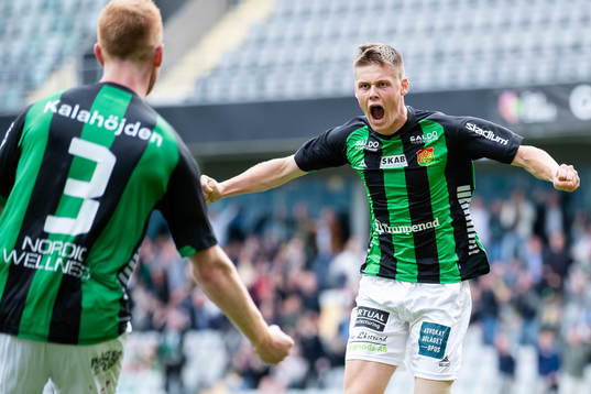 GAIS Axel Henriksson jublar ihop med Viktor Krüger