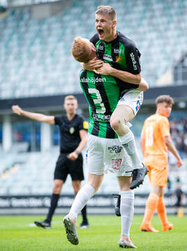 GAIS Axel Henriksson jublar ihop med Viktor Krüger