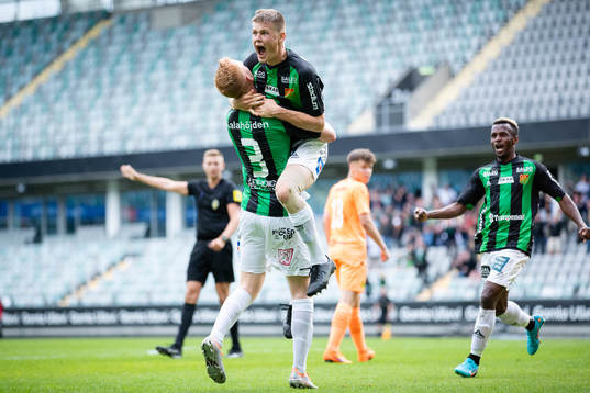 GAIS Axel Henriksson jublar ihop med Viktor Krüger