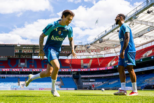 Mathias Normann and Joshua King of the Norwegian national
