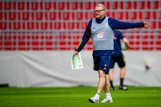 Assistant coach Thomas Turesson