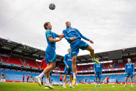 Bläddra bland fler bilder av Football, Nations League, Norway, training