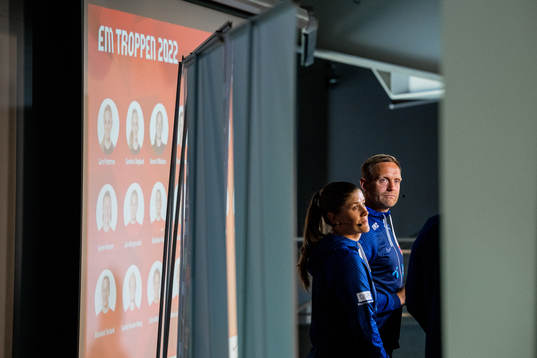 Maren Mjelde and Martin Sjögren, head coach of the