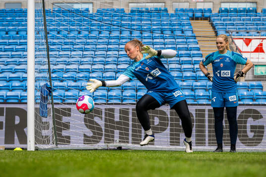 Goalkeeper Aurora Mikalsen and goalkeeper Guro Pettersen of