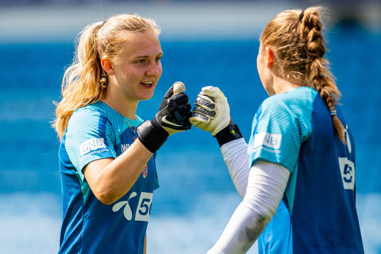 Goalkeeper Sunniva Skoglund and goalkeeper Aurora Mikalsen