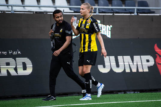 Häckens Stine Larsen lämnar