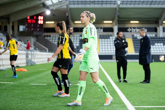 Häckens målvakt Jennifer Falk deppar
