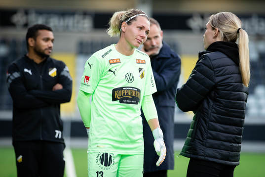 Häckens målvakt Jennifer Falk deppar