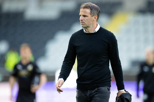 Häckens tränare Robert Vilahamn deppar
