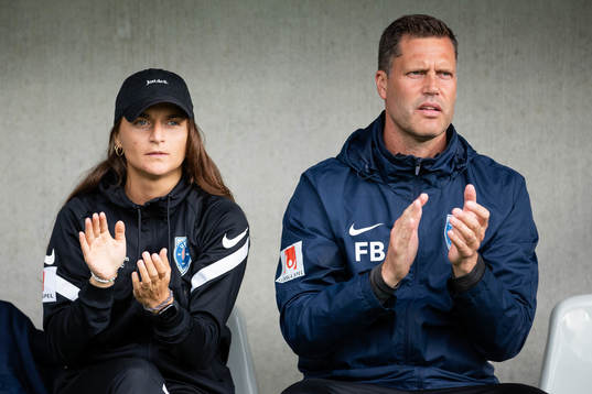 Eskilstunas tränare Elena Sadiku och tränare Fredrik
