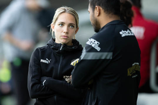 Häckens Elin Rubensson innan fotbollsmatchen i