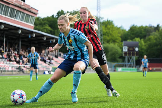 Djurgårdens Sara Olai och Brommapojkarnas Wilma Wärulf