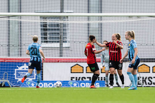 Brommapojkarnas Alice Ahlberg jublar