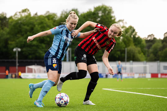 Djurgårdens Tove Almqvist och Brommapojkarnas Wilma Wärulf