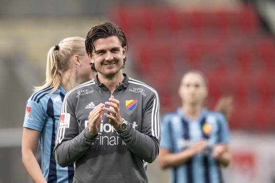 Djurgårdens tränare Magnus Pålsson jublar