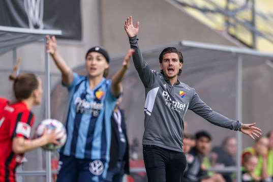 Djurgårdens tränare Magnus Pålsson reagerar