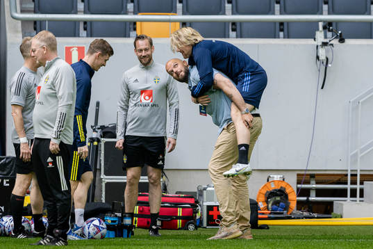 Press officer Jakob Kakembo Andersson and Emil Forsberg of