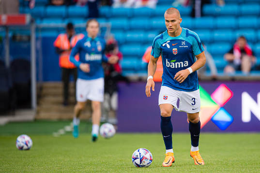 Leo Skiri Østigård of Norway warms up
