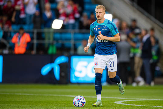 Andreas Schjølberg Hanche-Olsen of Norway warms up