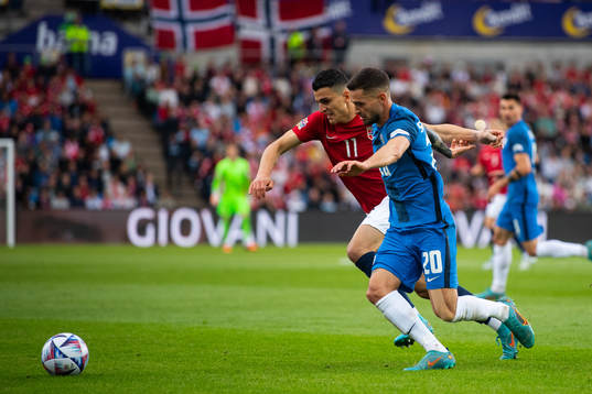 Mohamed Amine Elyounoussi of Norway and Petar Stojanovic of