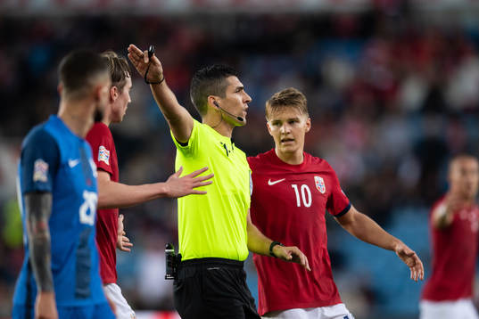 Referee Fabio Verissimo