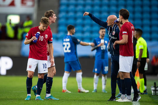 Sander Gard Bolin Berge and Head coach Ståle Solbakken of