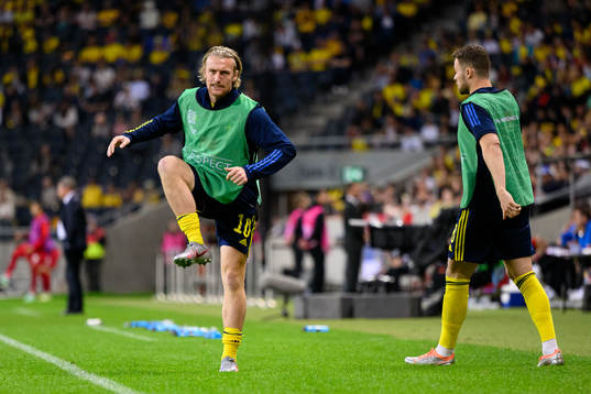 Emil Forsberg of Sweden warms up