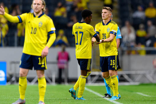 Anthony Elanga of Sweden is replaced by Viktor Gyökeres