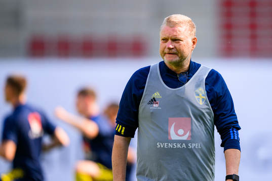 Assistant coach Thomas Turesson