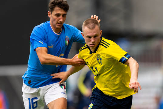 Andrea Cambiaso of Italy and Isak Jansson of Sweden