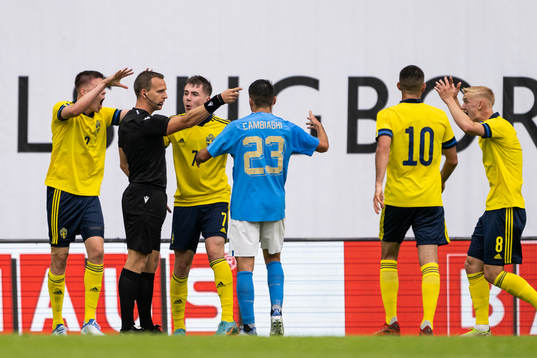 Players of Sweden react