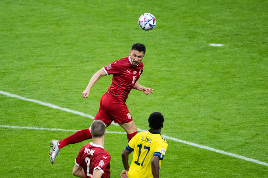 Milos Veljkovic of Serbia and Anthony Elanga of