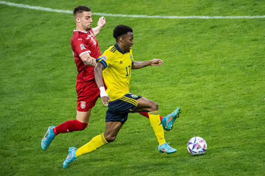 Sergej Milinkovic-Savic of Serbia and Anthony Elanga of