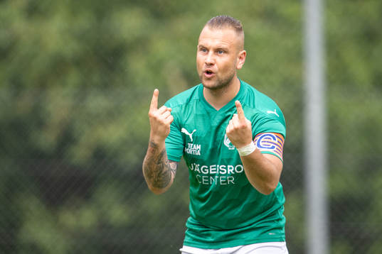 Husie Patrick Öfjord Pedersen agerar