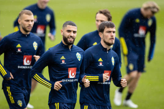 Aiham Ousouof and Pavle Vagić of the Swedish national