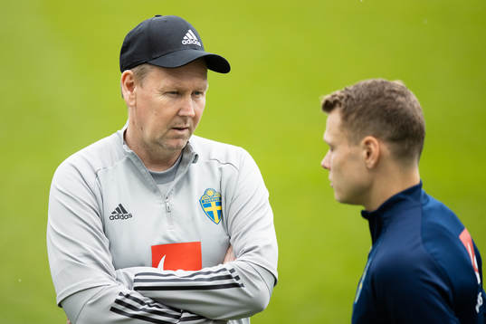 Assistant coach Peter Wettergren and Viktor Claesson of the
