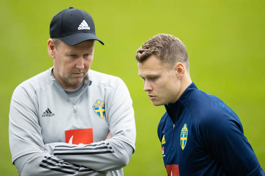 Assistant coach Peter Wettergren and Viktor Claesson of the